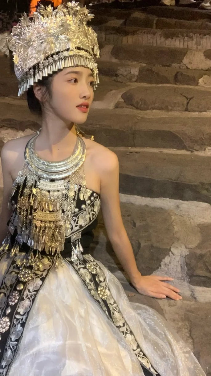 富婆一晚上玩两个鸭子